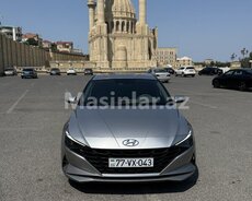 Hyundai Elantra, 2022 il