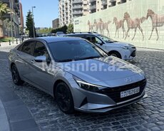 Hyundai Elantra, 2022 il