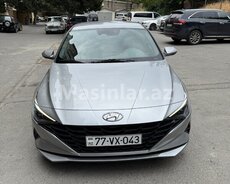 Hyundai Elantra, 2022 il